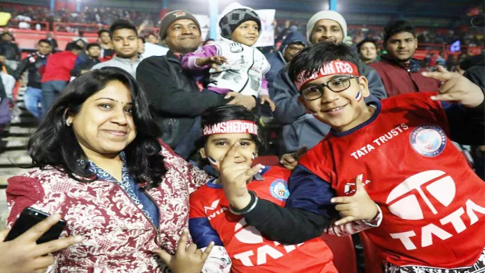 ISL 2022-23 : लौहनगरी में फुटबाल फीवर, गोलपोस्ट के पीछे वाला सीट हाउसफुल