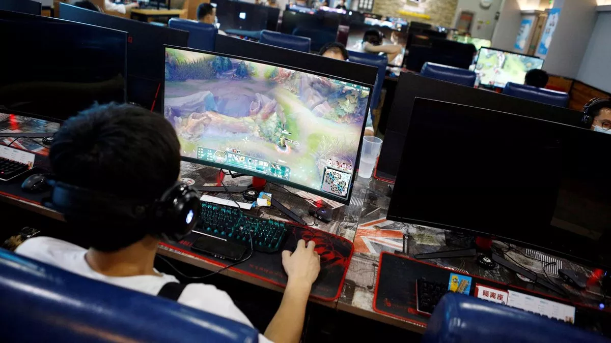 Online Gaming Ban: तमिलनाडु के राज्यपाल आरएन रवि ने ऑनलाइन गेमिंग पर प्रतिबंध लगाने वाले विधेयक को मंजूरी दी