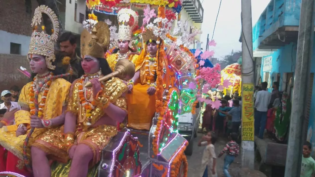 Hathras Ramlila 2022 : प्रभु श्रीराम ने रावण का वध कर विभीषण का बनाया राजा, अयोध्‍या में राजगद्दी की तैयारी