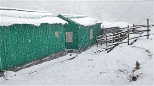 पिथौरागढ़ जिले में कड़ाके की ठंड पड़ रही है।