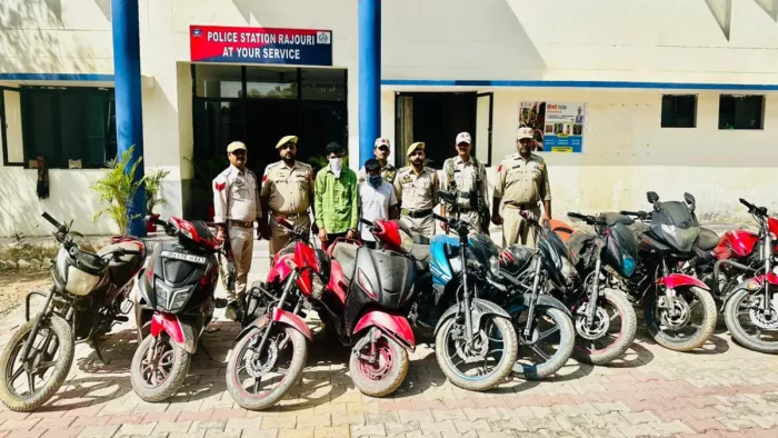 Jammu Kashmir पुलिस ने राजौरी में बाइक चोरी करने वाले गिरोह को किया गिरफ्तार