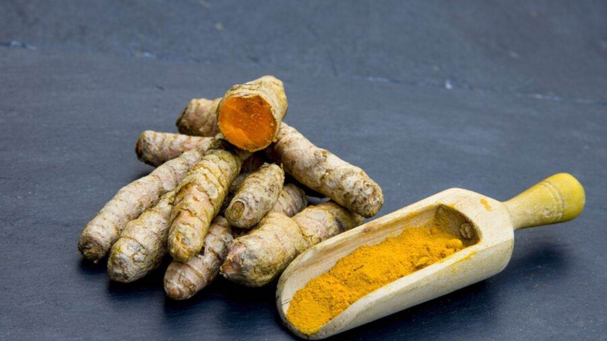 https://www.jagranimages.com/images/newimg/07102023/07_10_2023-raw_turmeric_benefits_23549627.jpg