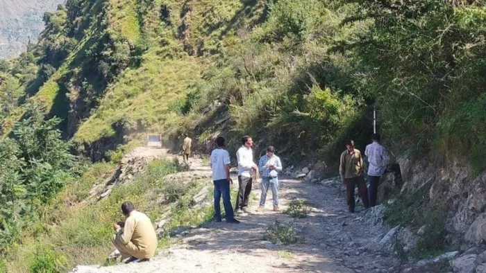 आठ वर्ष बाद भी पूरा नहीं हुआ बकान-कलवारा सड़क का निर्माण कार्य