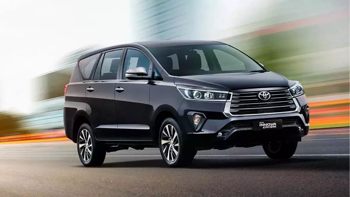 Toyota Innova High Cross: बड़ी फैमिली को खूब भा रही ये कार, हाइब्रिड मॉडल में मिलता है 27 किलोमीटर तक का माइलेज