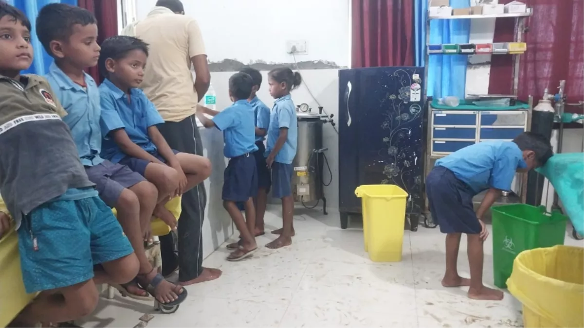 Bihar News: स्कूल में नमक समझकर यूरिया खाद खाने से 7 बच्चे बीमार, शिक्षा विभाग में मचा हड़कंप