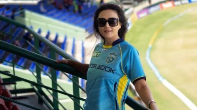 https://www.jagranimages.com/images/newimg/07102024/07_10_2024-preity_zinta_trophy_23811383_141051979.jpeg
