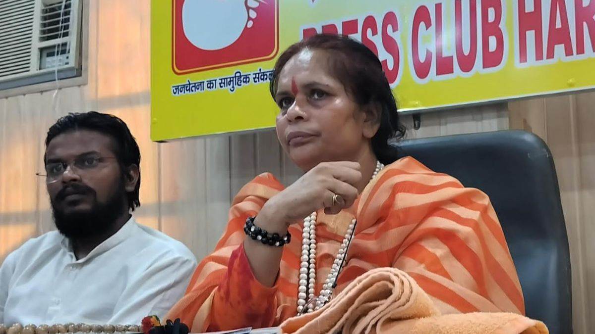 https://www.jagranimages.com/images/newimg/07102024/07_10_2024-sadhvi_prachi_seeks_police_protection_23811211.jpg
