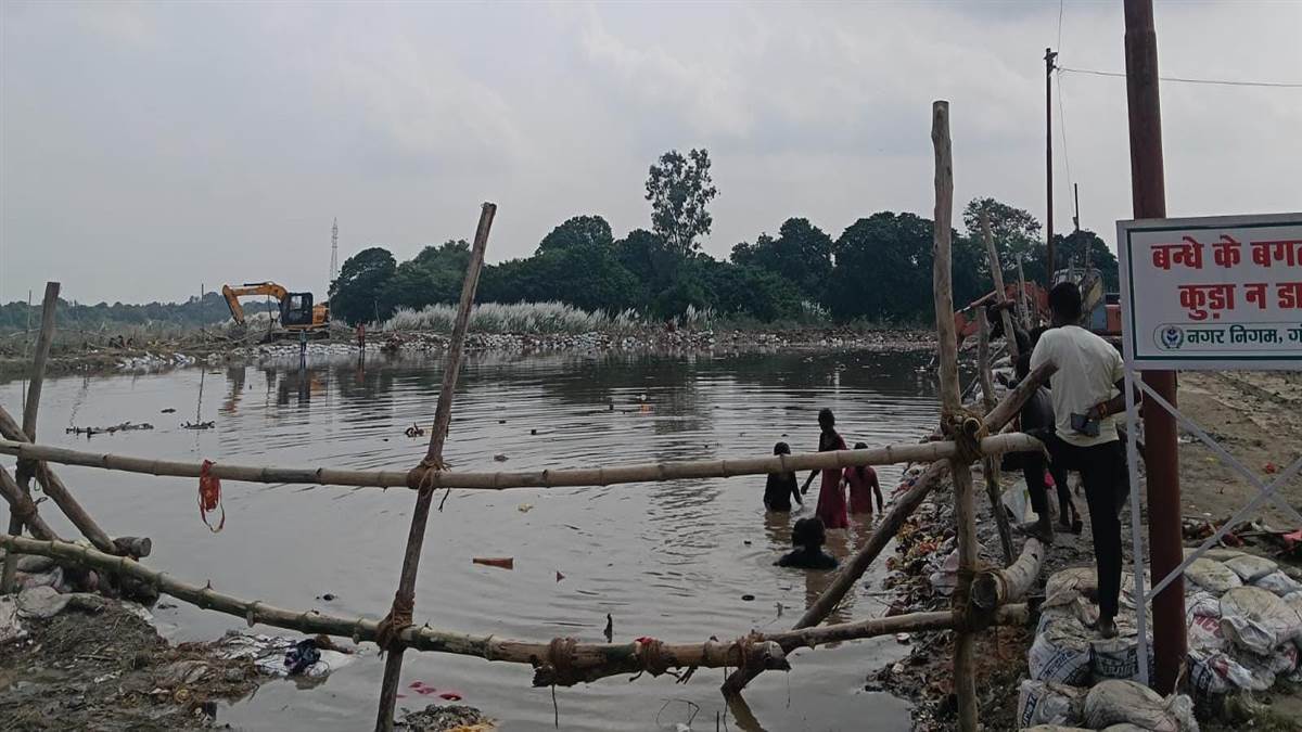 kids find coins in gorakhpur artificial pond after durga visarjan