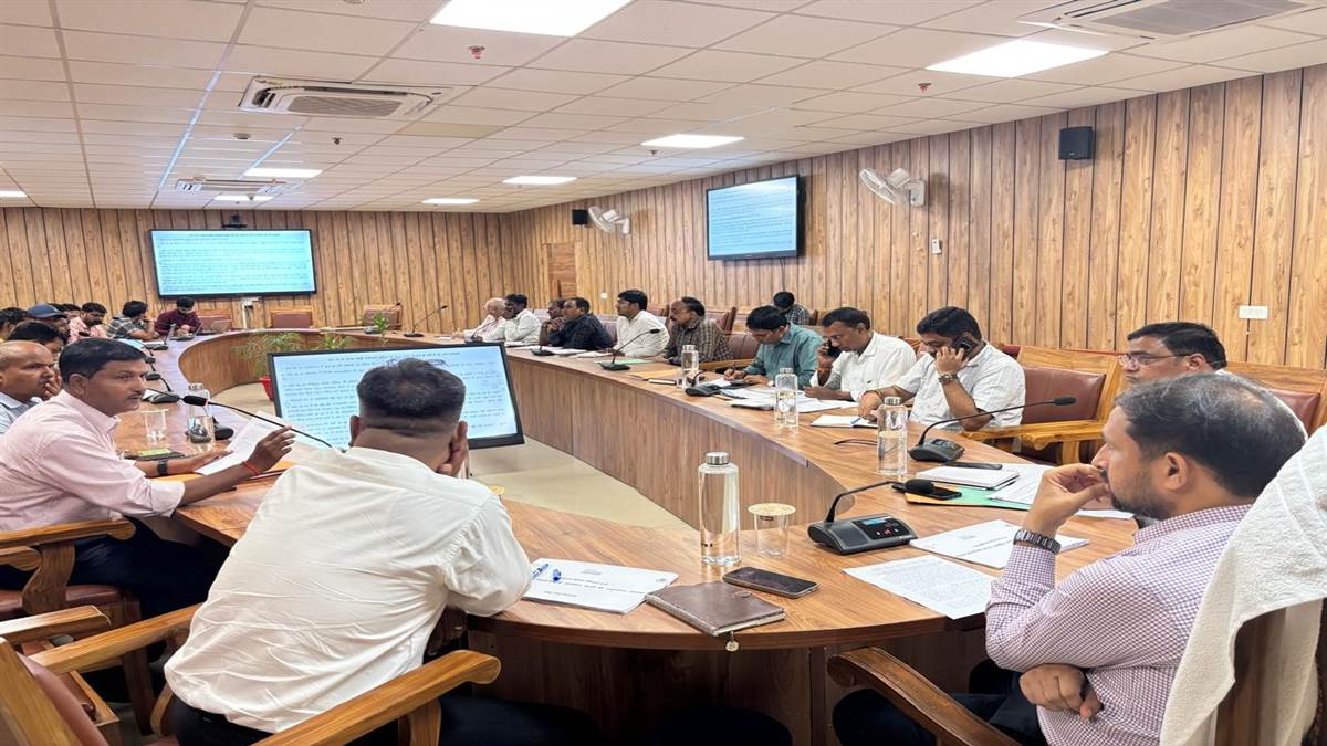 gorakhpur news nagar nigam to monitor garbage vehicles online