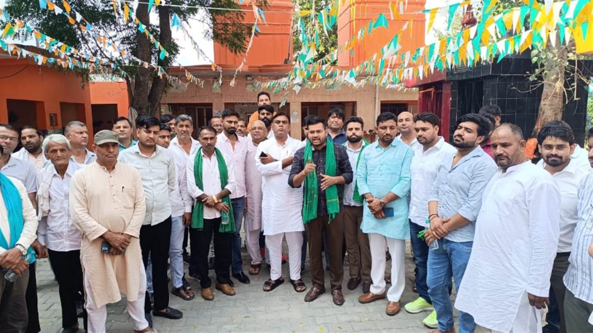 ncr noida farmers protest indefinite sit in planned at authority office
