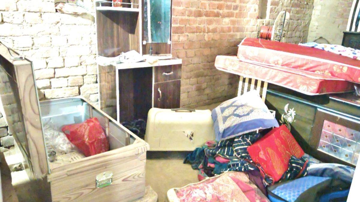 burglary leads to theft of valuables in ambedkarnagar