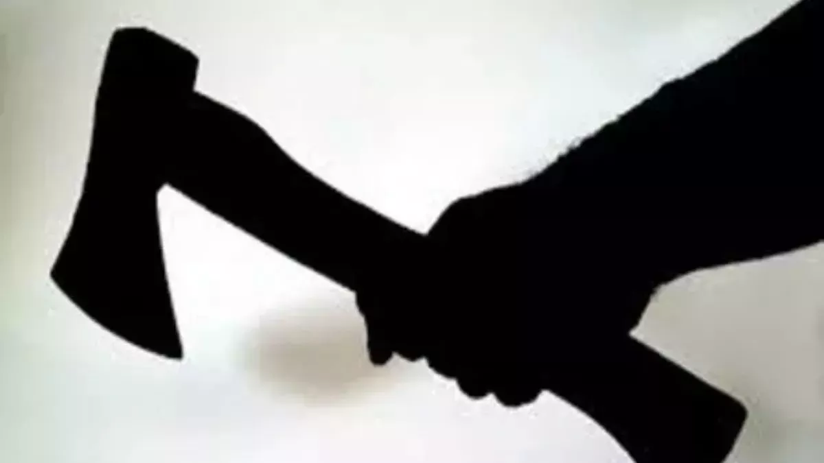 रोहतक में शराब पीने के बाद हुई कहासुनी, नाराज व्यक्ति ने दोस्त को कुल्हाड़ी से काटा