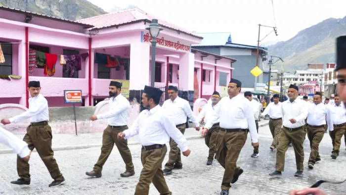 बदरीनाथ धाम में पथ संचालन करते ।जागरण