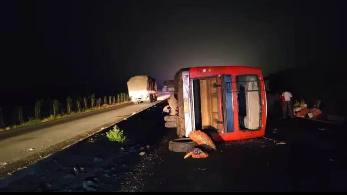 bus accident in odisha pilgrims injured near jhamujhari tarini chowk