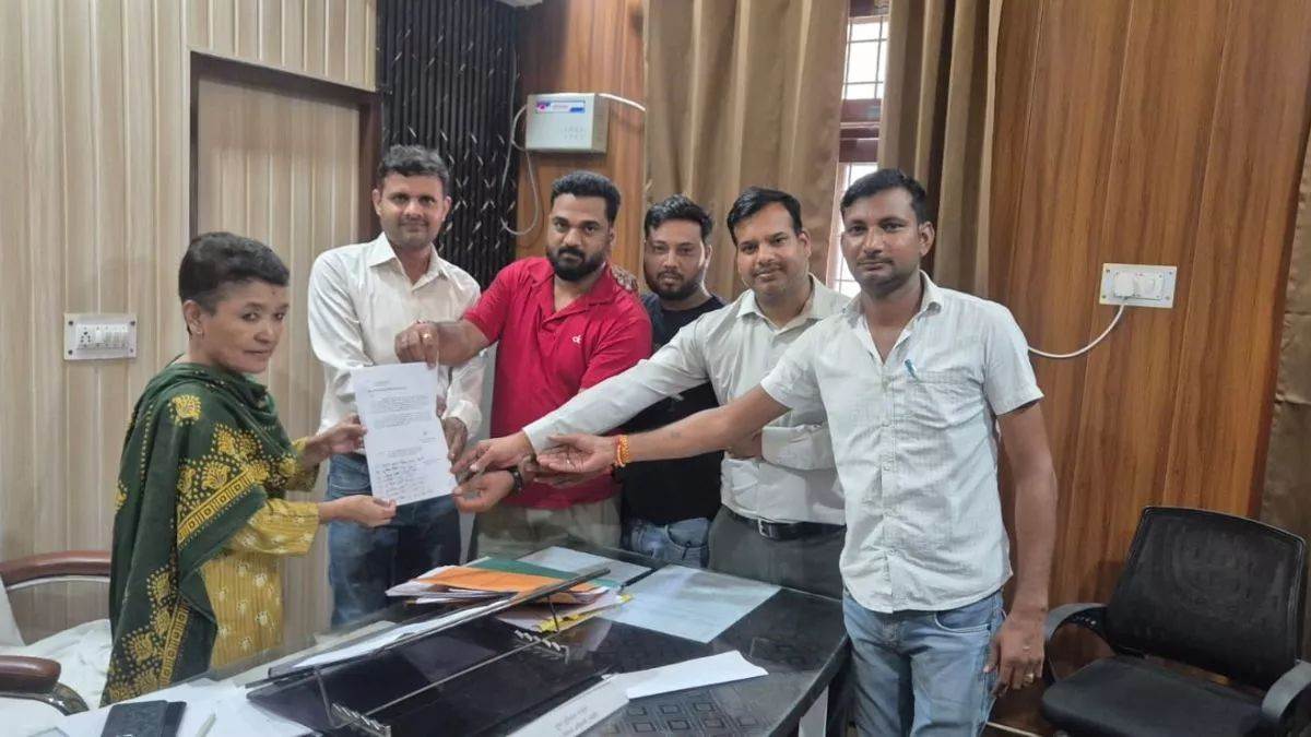 mnrega workers protest for regularization in dehradun