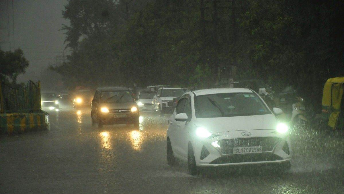 ncr delhi ncr weather heavy rain traffic snarls and temperature drop