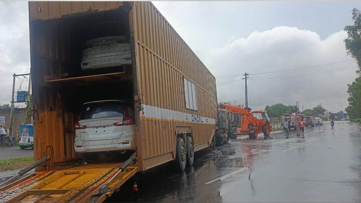 agra news car loaded container catches fire on highway no casualties