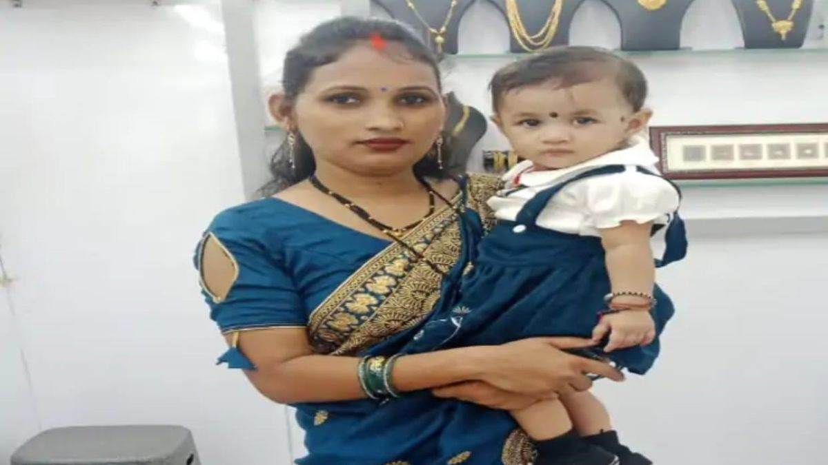 tragic accident in gayanagar mother and daughter killed by tractor trolley
