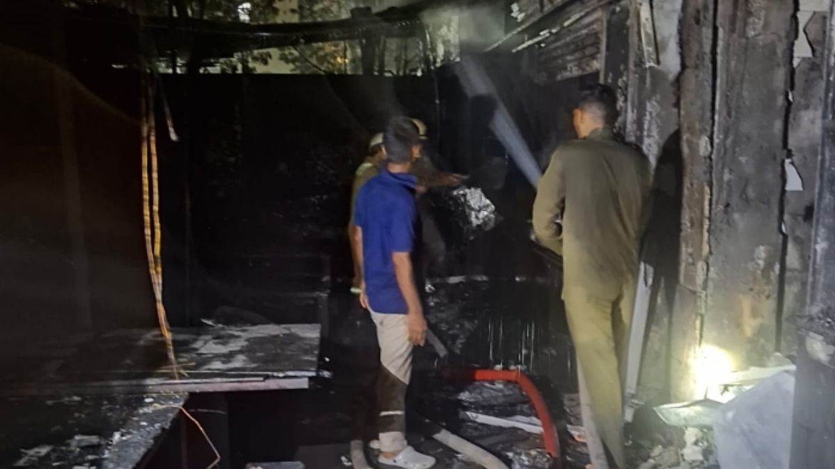 ncr ghaziabad news fire engulfs shops in indirapuram causes heavy losses