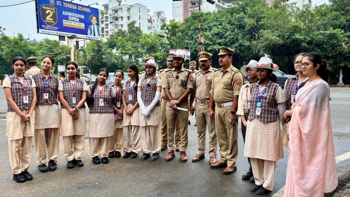 ncr ghaziabad news traffic police awareness campaign with students