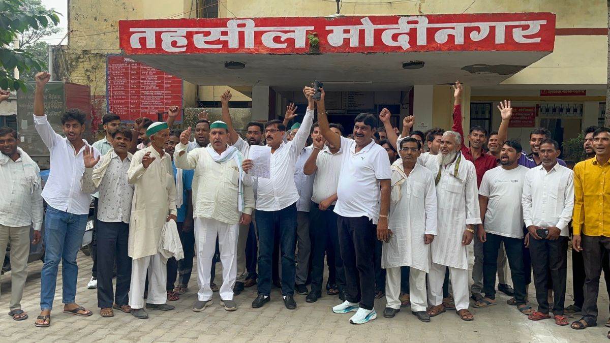 ncr ghaziabad news bribe allegations for voter registration villagers protest