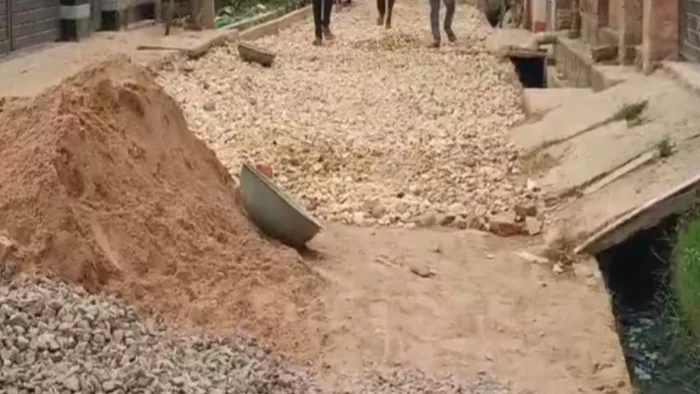नाला निर्माण में लापरवाही के कारण करोड़ों रुपये खर्च होने के बाद भी जलभराव की समस्या बनी हुई है।