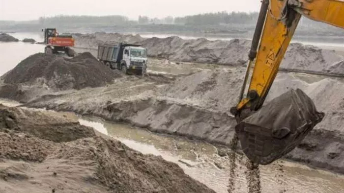 बद्दी में अवैध खनन माफिया का पर्दाफाश, JCB जब्त होने के बाद दो आरोपी गिरफ्तार (फोटो: जागरण)