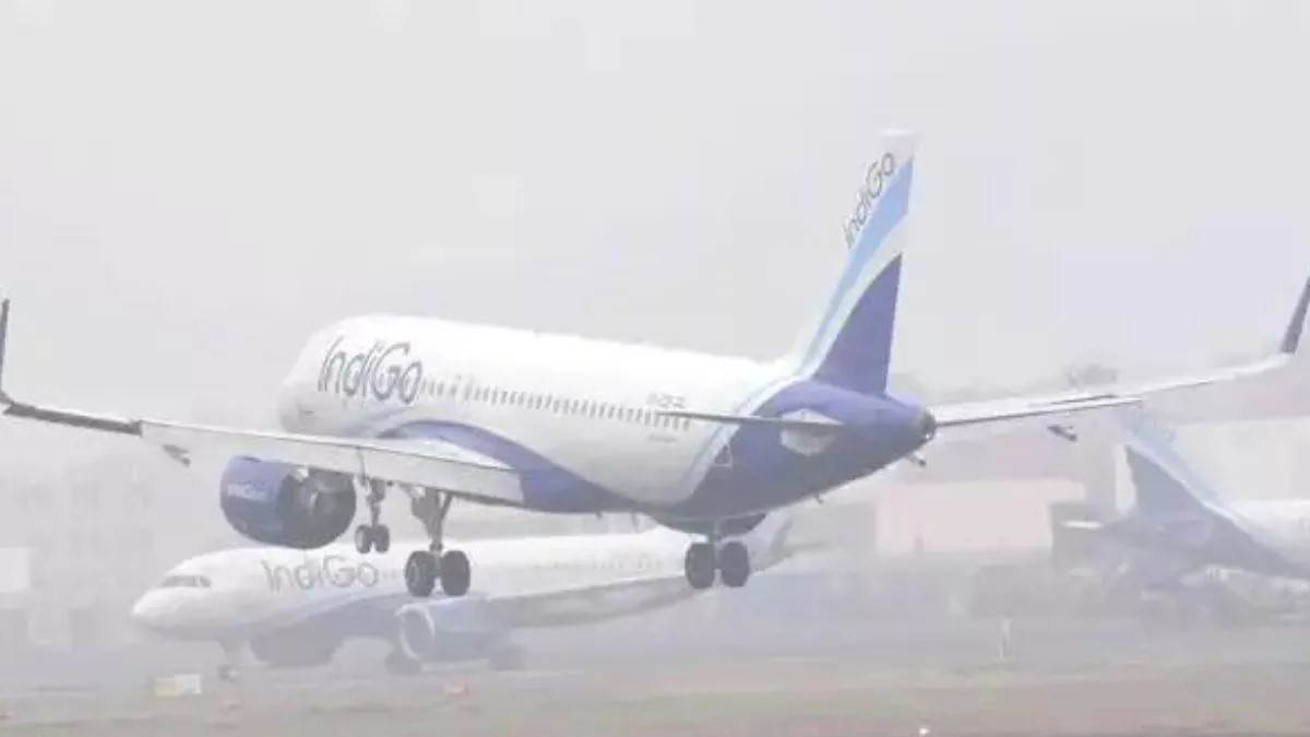 indigo flight diverted to lucknow due to bad weather in varanasi