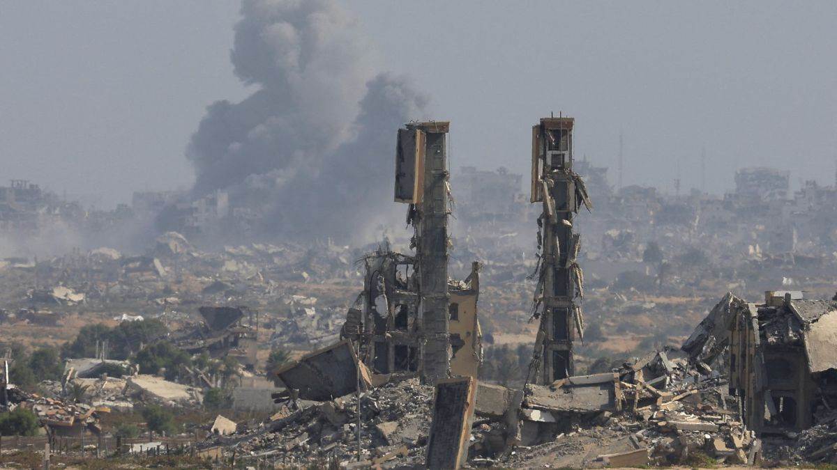 israel strikes gaza amid ceasefire talks on hamas attack anniversary
