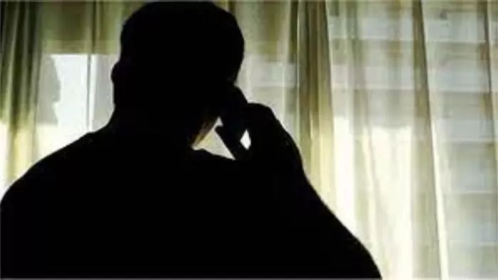 वार्ड में लाइट ठीक करवाने को फोन किया तो जेई ने जवाब दिया कि "सामान मेरी जेब में नहीं है"।