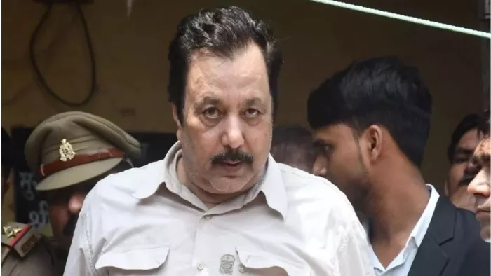 अखिलेश दुबे को रंगदारी मामले में बढ़ी दो धाराओं में जमानत।