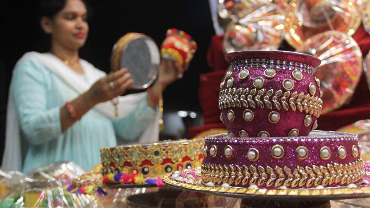 karwa chauth shopping in gorakhpur markets buzzing with activity