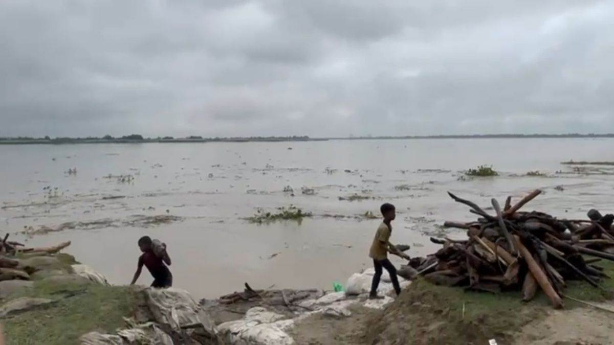 khagaria news kosi river exceeds danger level flood alert issued