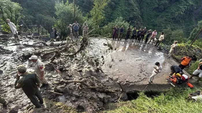 बारिश और भूस्खलन से 29 लोगों की मौत।