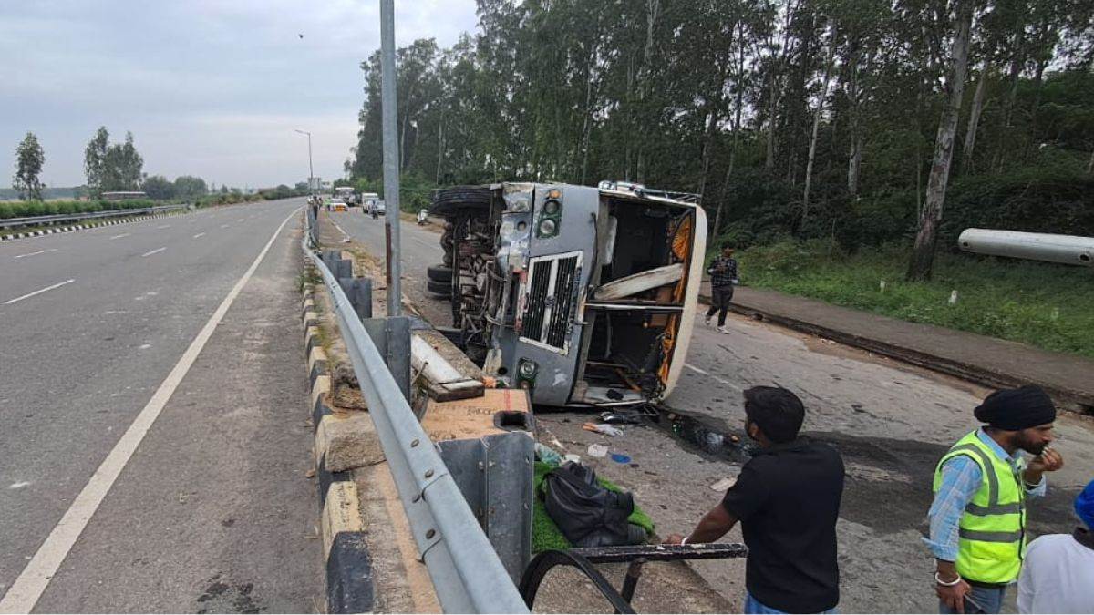 a bus carrying 40 passengers from chandigarh to firozpur overturned in ludhiana several passengers were injured