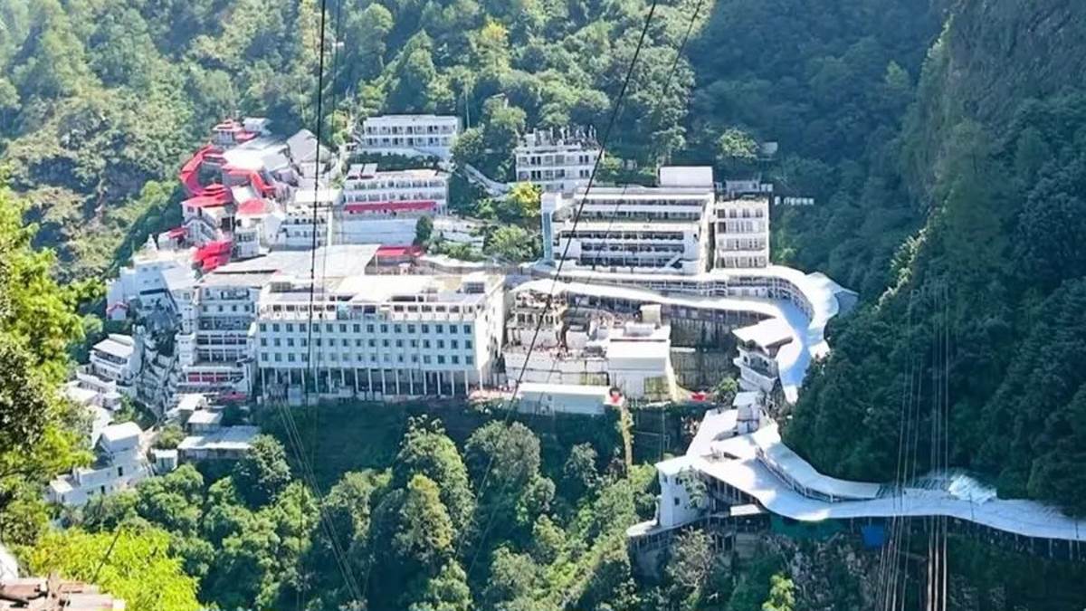 maa vaishno devi yatra suspended for 3rd day due to bad weather