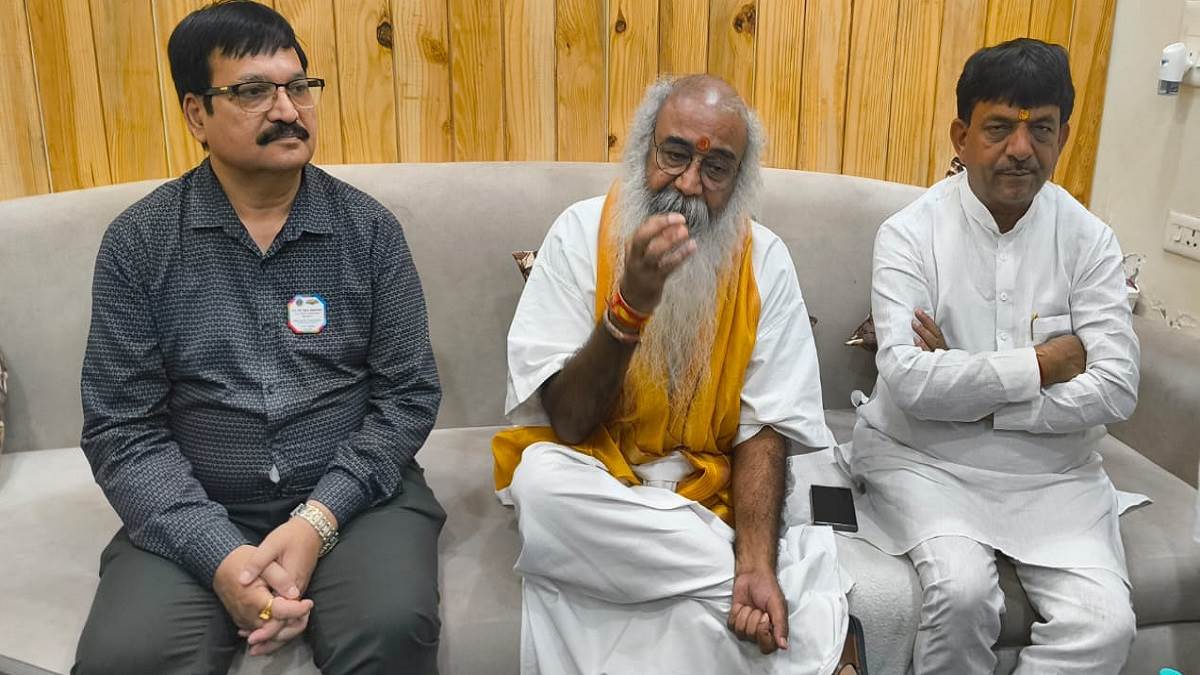 kalki dhams peethadhishwar pramod krishnam targets samajwadi party and congress
