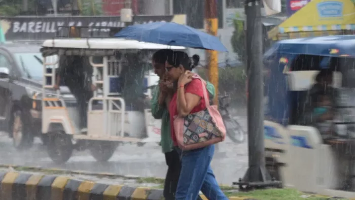 सुबह की बारिश से बदला मौसम, हल्की ठंडक का अहसास।