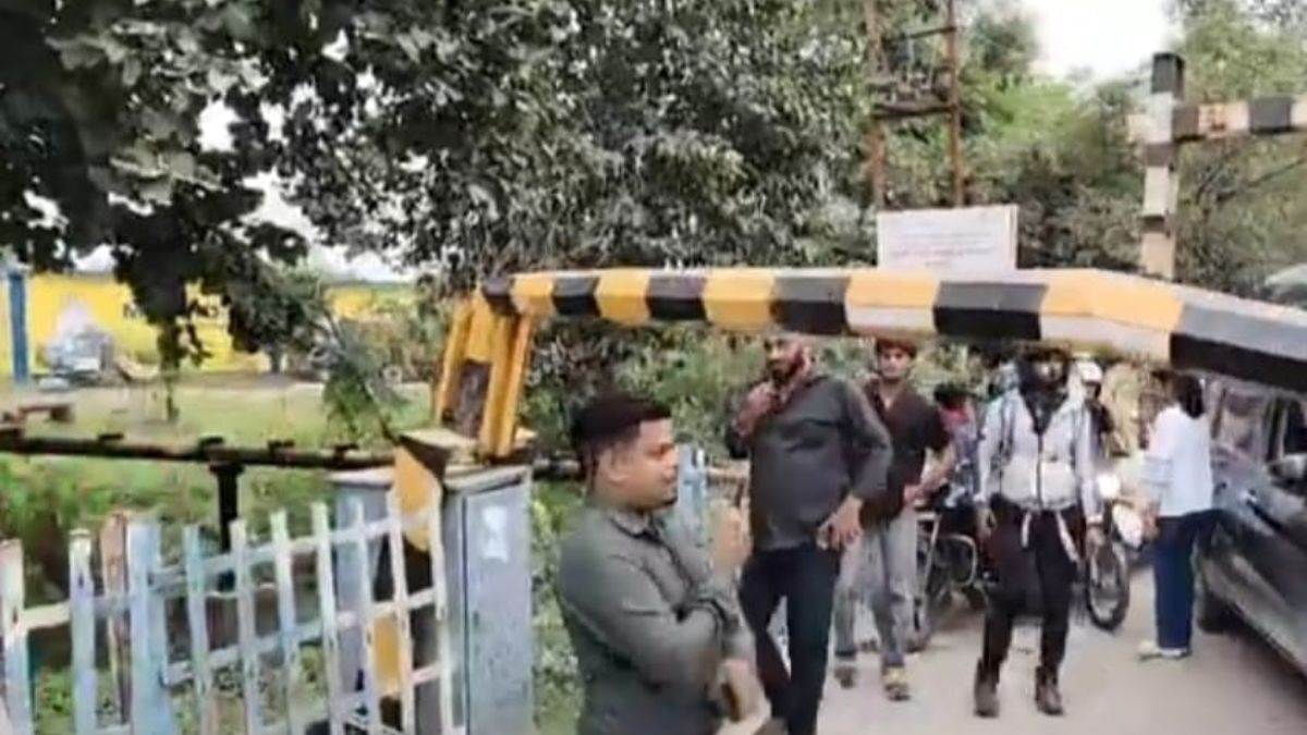 speeding car hits railway gate in rishikesh driver flees in dehradun