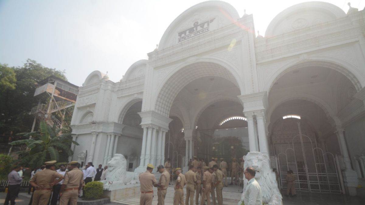 lucknow nagar nigam takes possession of sahara city