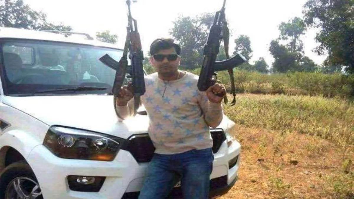 jharkhand crime news shop of terror has been opened on internet media people are fearlessly extorting money by displaying weapons
