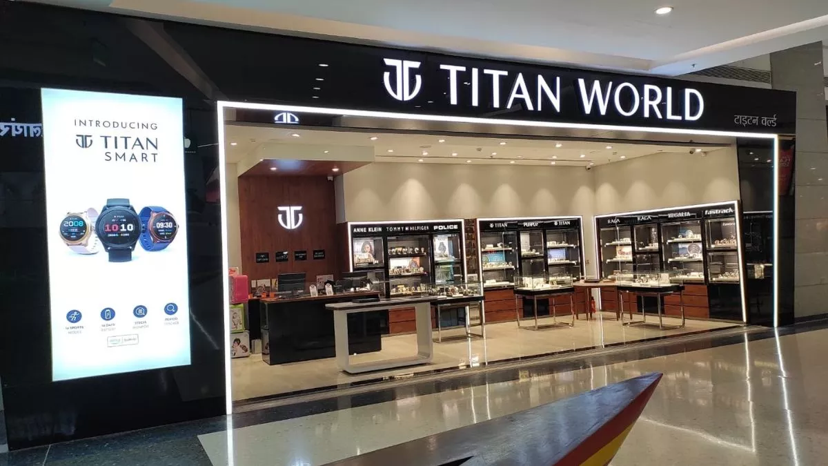 https://www.jagranimages.com/images/newimg/07102025/07_10_2025-titan_24073795.jpg