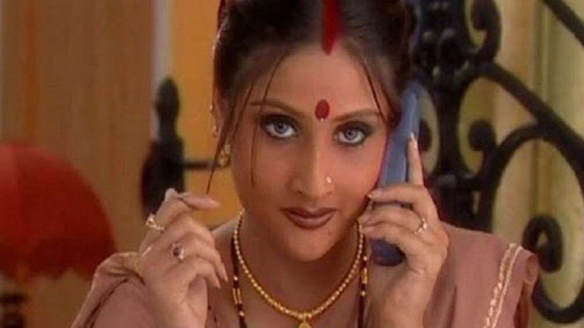kasautii zindagii kay komolika actress urvashi dholakia looks totally changed after 21 years see pics