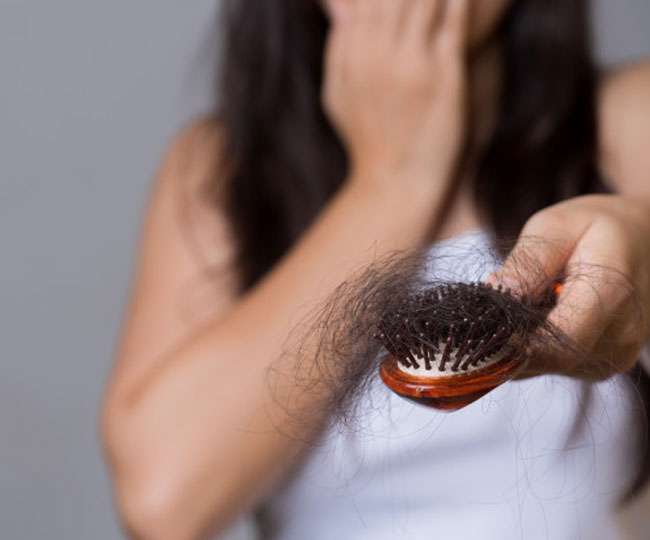 All You Need To Know About Hairfall: क्यो झड़ते हैं बाल, जानें इसके पीछे की  वजह और उपाय - All You Need To Know About Hairfall And Its Causes