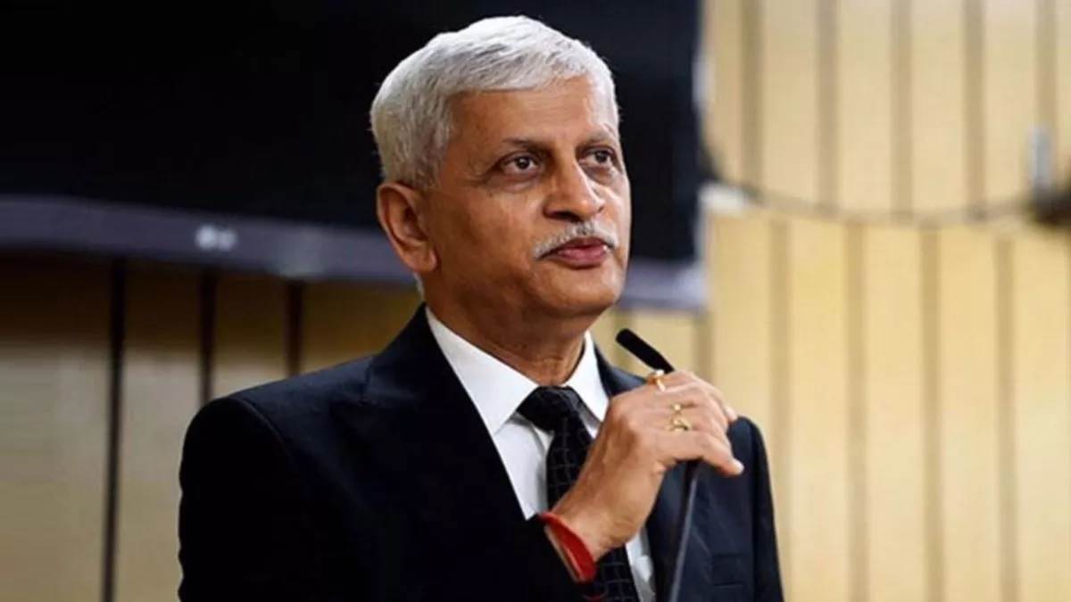 https://www.jagranimages.com/images/newimg/07112022/07_11_2022--cji_lalit1_23188476.jpg
