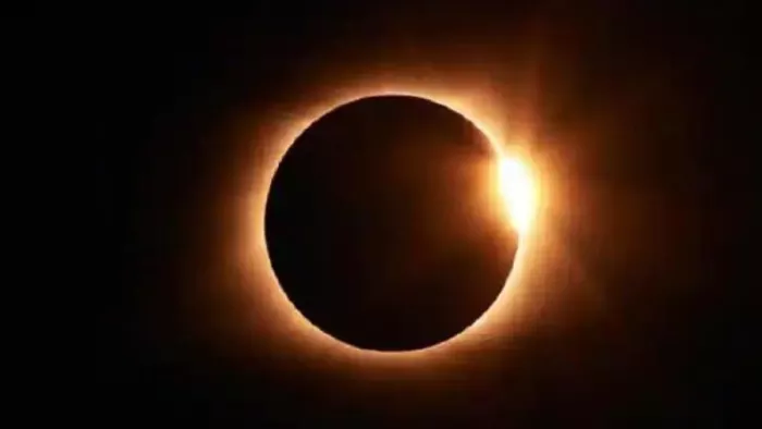Lunar Eclipse, Tuesday, 8 November 2022: झारखंड में मंगलवार 8 नवंबर 2022 को चंद्र ग्रहण देख सकते हैं।