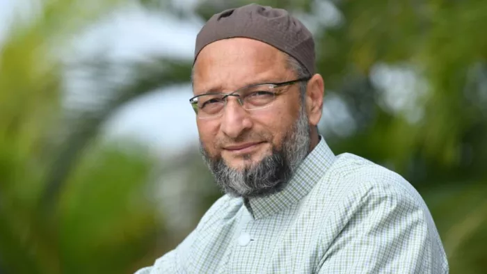 मुस्लिम बहुल सीटों पर एआइएमआइएम के आ जाने से कांग्रेस और AAP के समीकरण बिगड़ते नजर आ रहे
