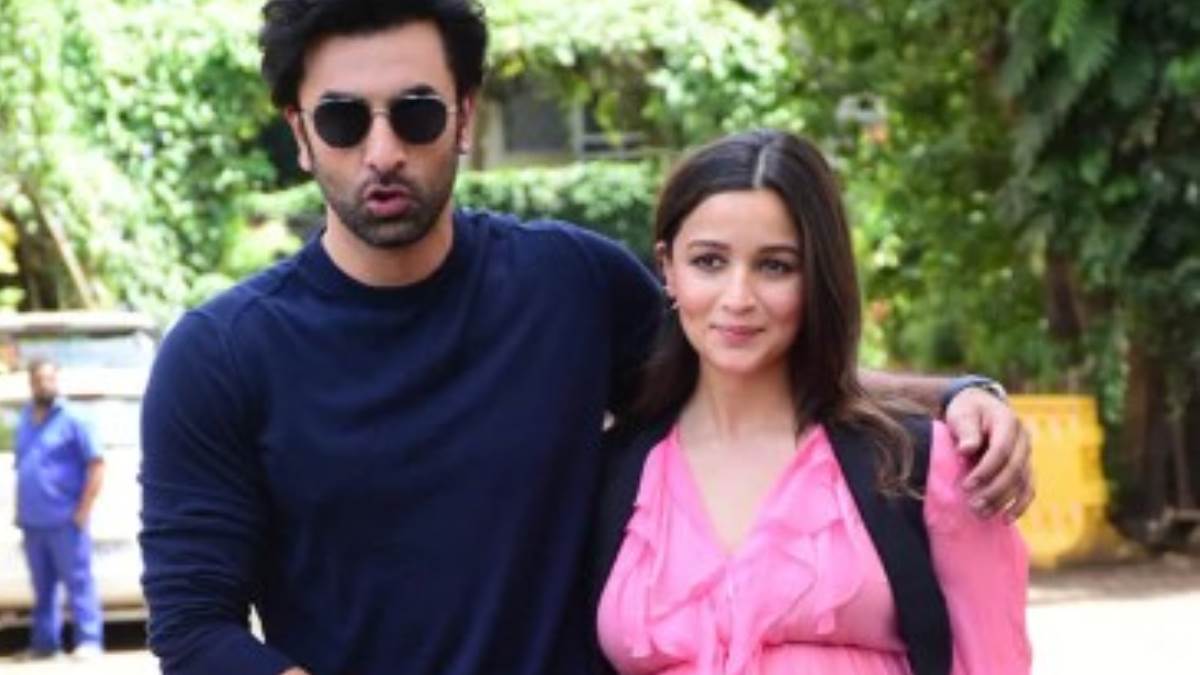 https://www.jagranimages.com/images/newimg/07112022/07_11_2022-ranbir_kapoor-alia_bhatt_23187608.jpg
