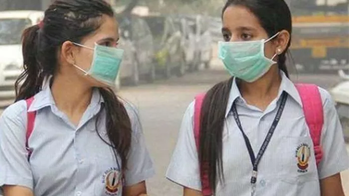 दिल्ली में मंगलवार से स्कूल खोले जा सकते हैं।