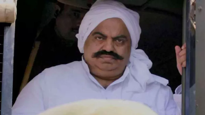 पुलिस ग्रेटर नोएडा स्थित माफिया की कोठी ‘मन्नत’ पर गैंगस्टर एक्ट के तहत कार्रवाई करेगी।